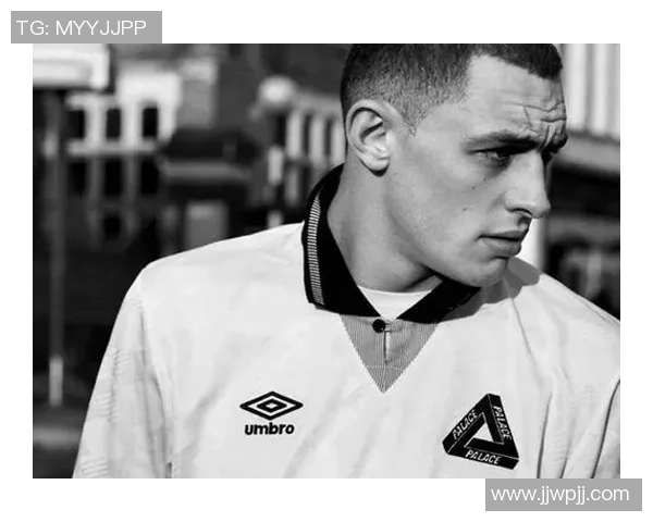 短袖上印足球明星的时尚潮流与个性表达探索 短袖上印足球明星的时尚潮流与个性表达探索