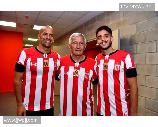 足球传奇贝隆的辉煌生涯与场外故事全揭秘