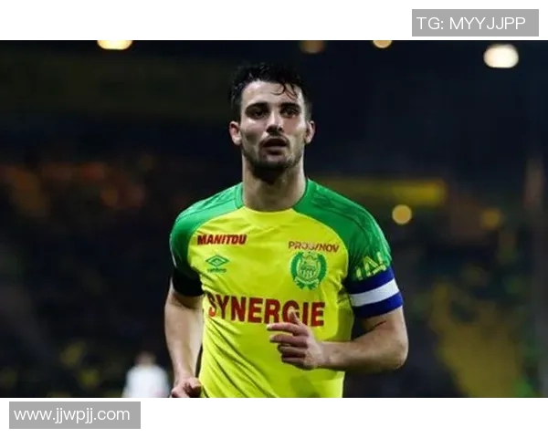 足球明星乘坐私人飞机失联引发全球关注和媒体热议